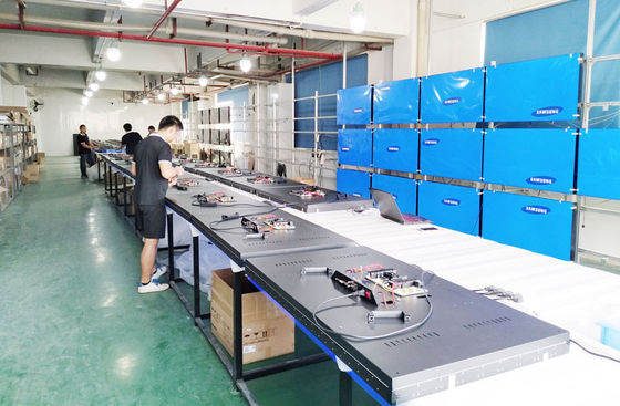 حائط فيديو LCD بدون حواف مقاس 46 بوصة بإطار ضيق للغاية، 2 × 2، حواف 3.5 مم